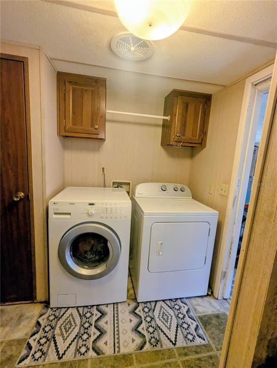 For Sale: $219,900 (3 beds, 2 baths, 1592 Square Feet)