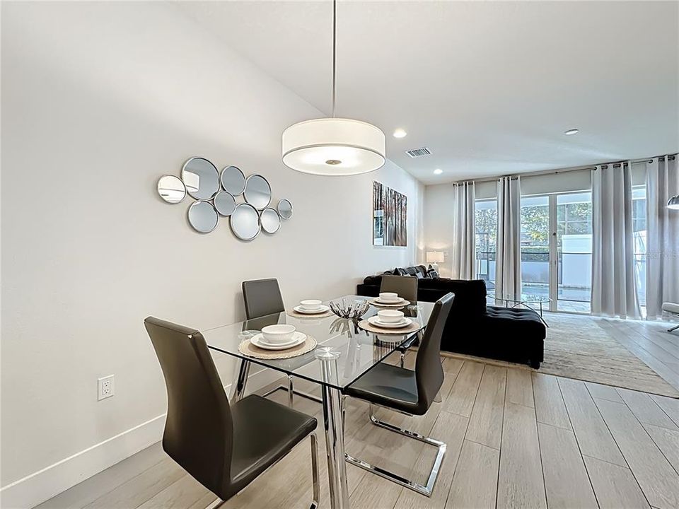 На продажу: $389,000 (3 спален, 3 ванн, 1852 Квадратных фут)