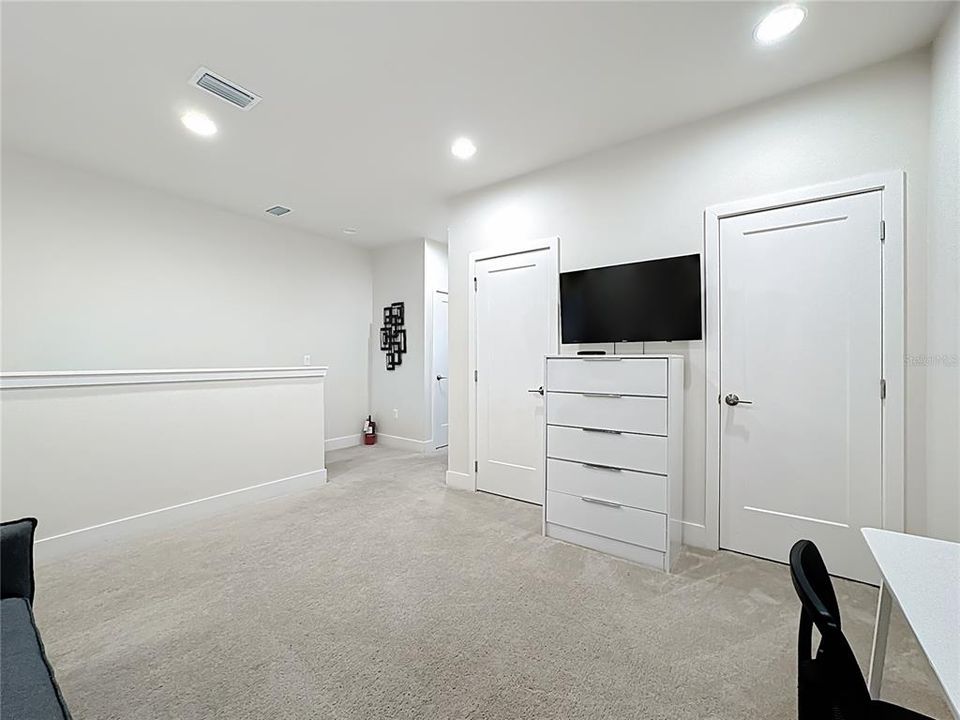 На продажу: $389,000 (3 спален, 3 ванн, 1852 Квадратных фут)