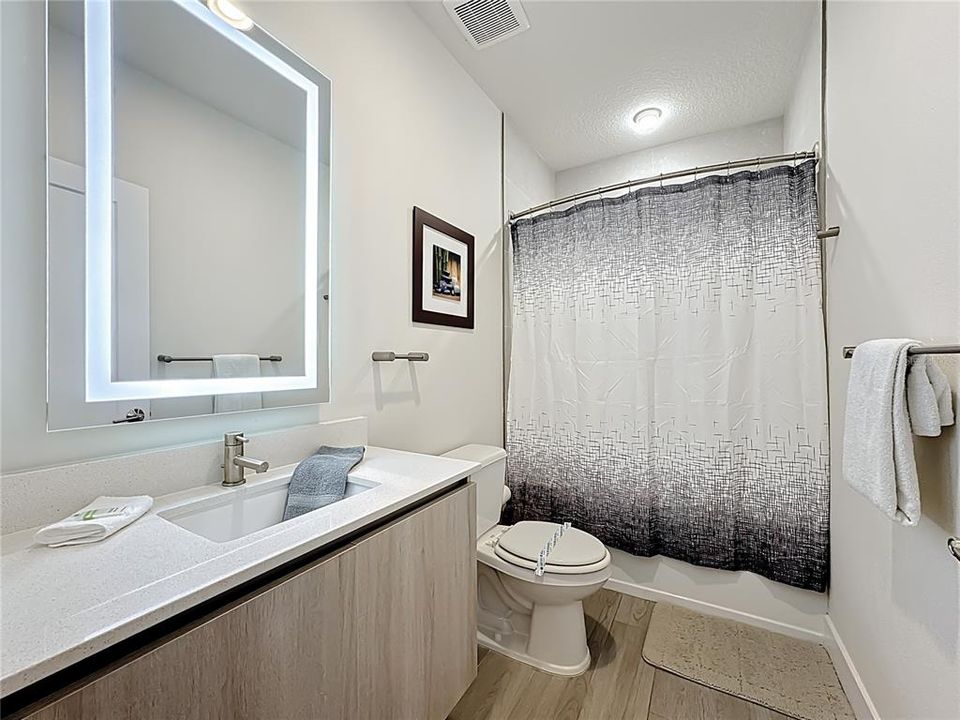 На продажу: $389,000 (3 спален, 3 ванн, 1852 Квадратных фут)