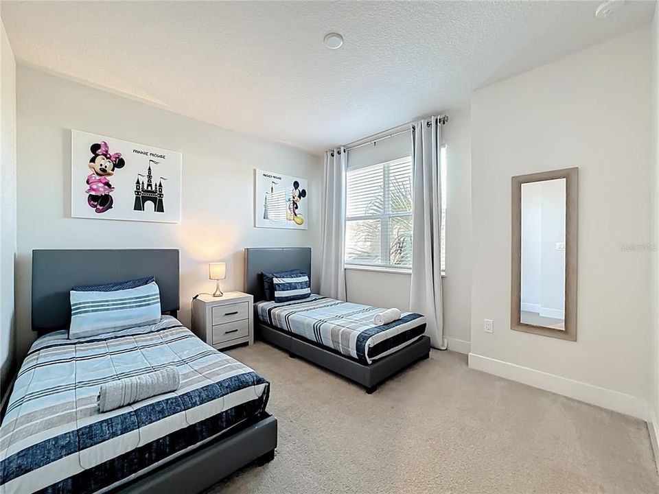 На продажу: $389,000 (3 спален, 3 ванн, 1852 Квадратных фут)