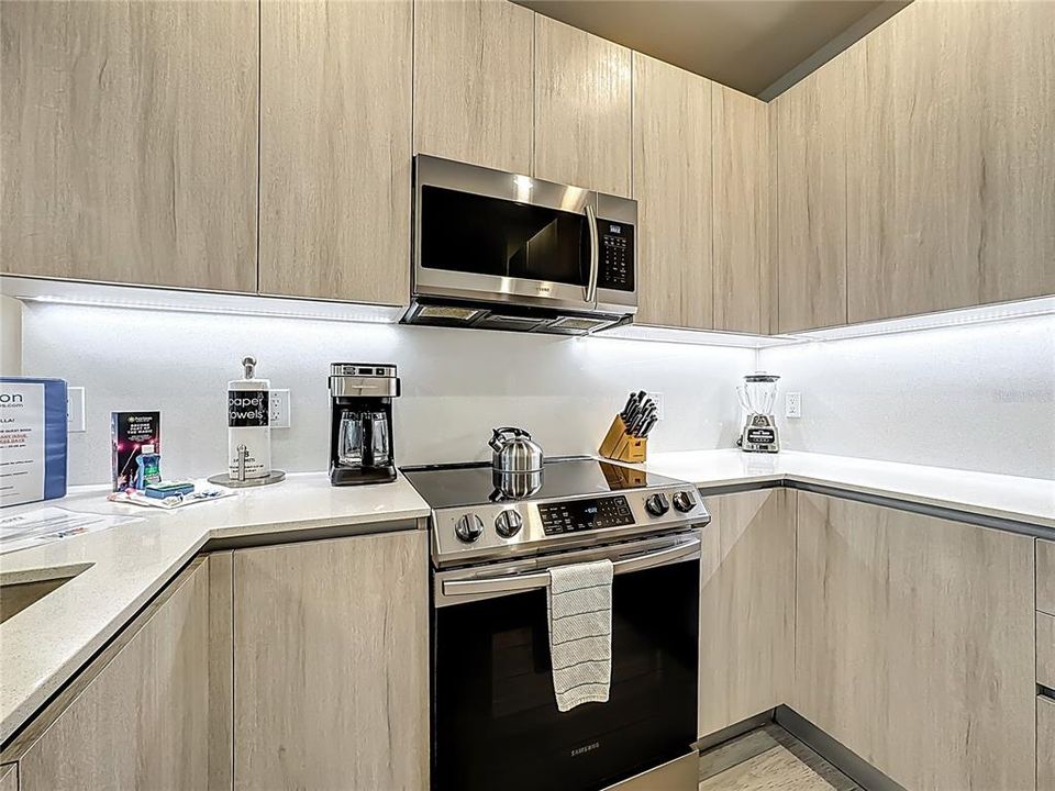 На продажу: $389,000 (3 спален, 3 ванн, 1852 Квадратных фут)