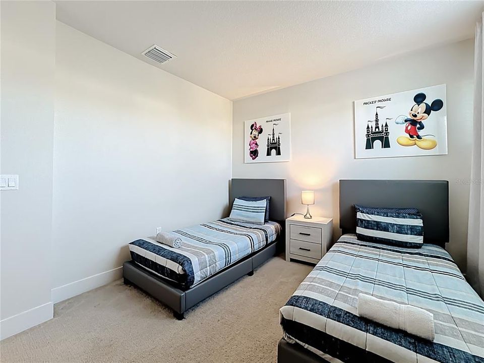 На продажу: $389,000 (3 спален, 3 ванн, 1852 Квадратных фут)