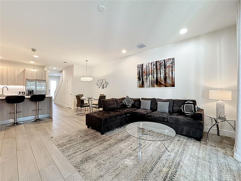 На продажу: $389,000 (3 спален, 3 ванн, 1852 Квадратных фут)