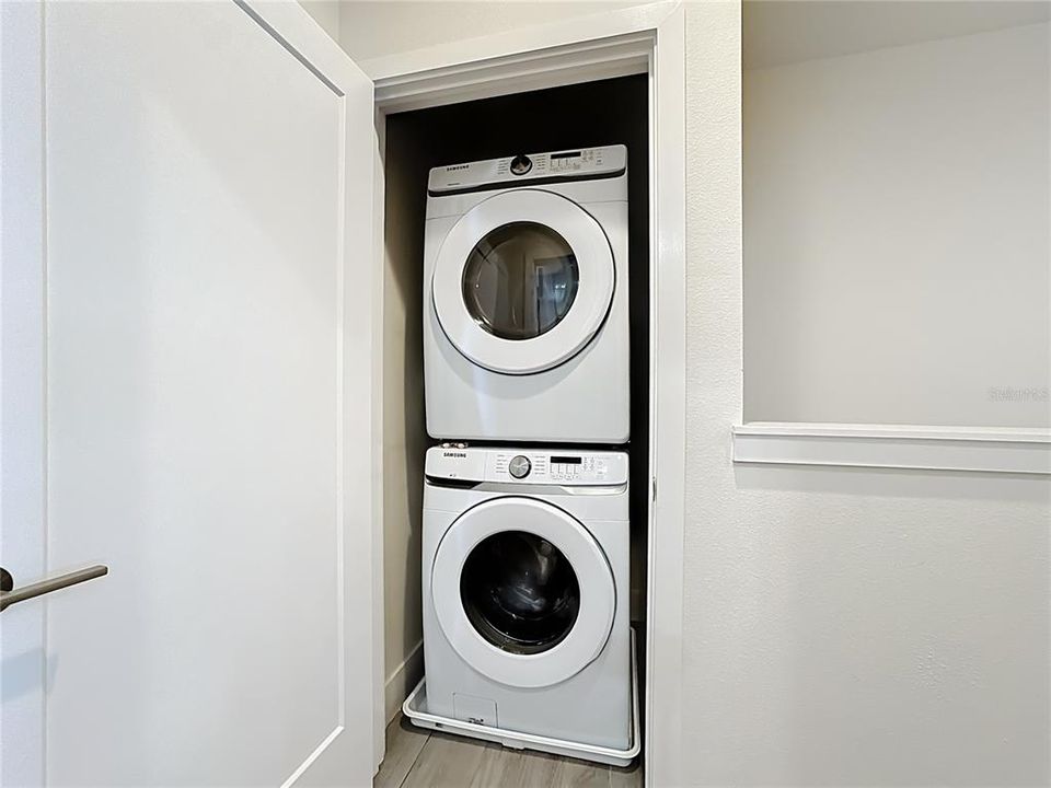 На продажу: $389,000 (3 спален, 3 ванн, 1852 Квадратных фут)