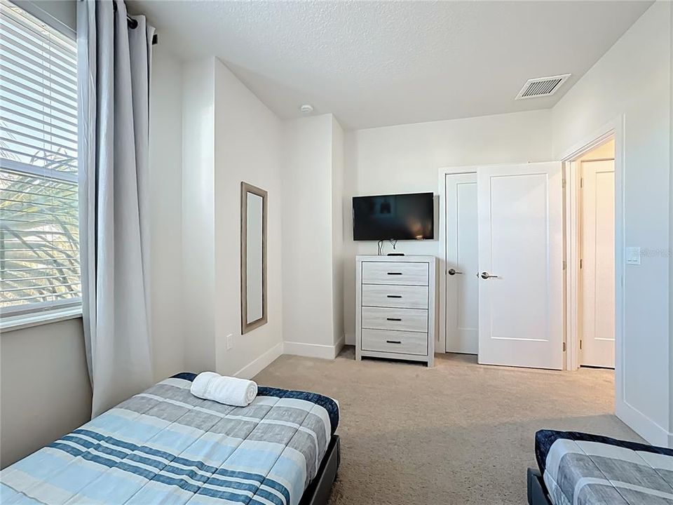 На продажу: $389,000 (3 спален, 3 ванн, 1852 Квадратных фут)