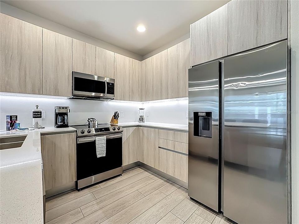 На продажу: $389,000 (3 спален, 3 ванн, 1852 Квадратных фут)