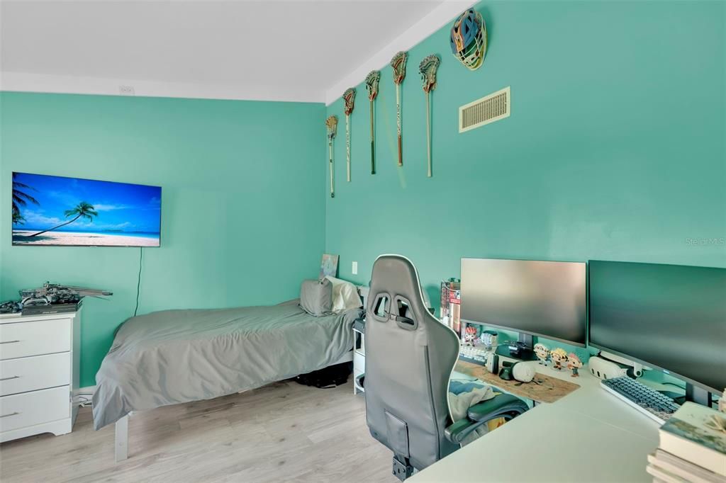 待售: $379,000 (2 贝兹, 2 浴室, 2046 平方英尺)