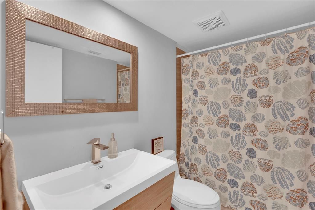 待售: $379,000 (2 贝兹, 2 浴室, 2046 平方英尺)