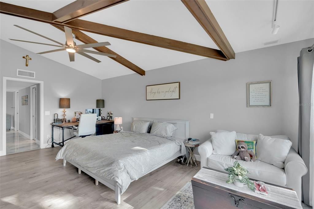 待售: $379,000 (2 贝兹, 2 浴室, 2046 平方英尺)