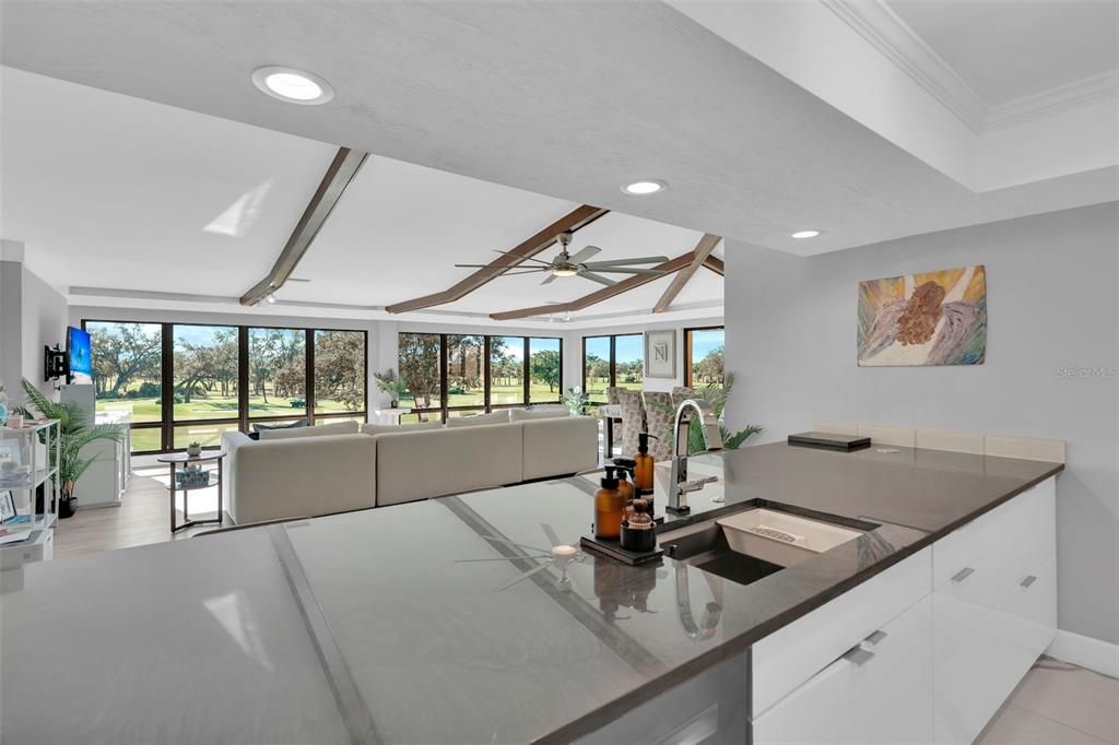 待售: $379,000 (2 贝兹, 2 浴室, 2046 平方英尺)