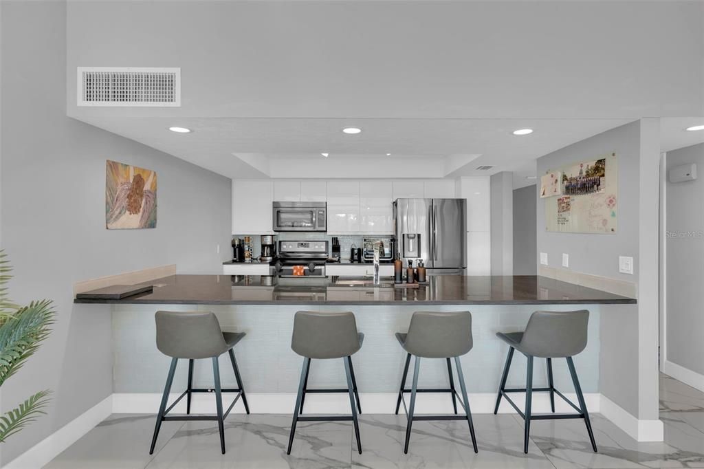 待售: $379,000 (2 贝兹, 2 浴室, 2046 平方英尺)