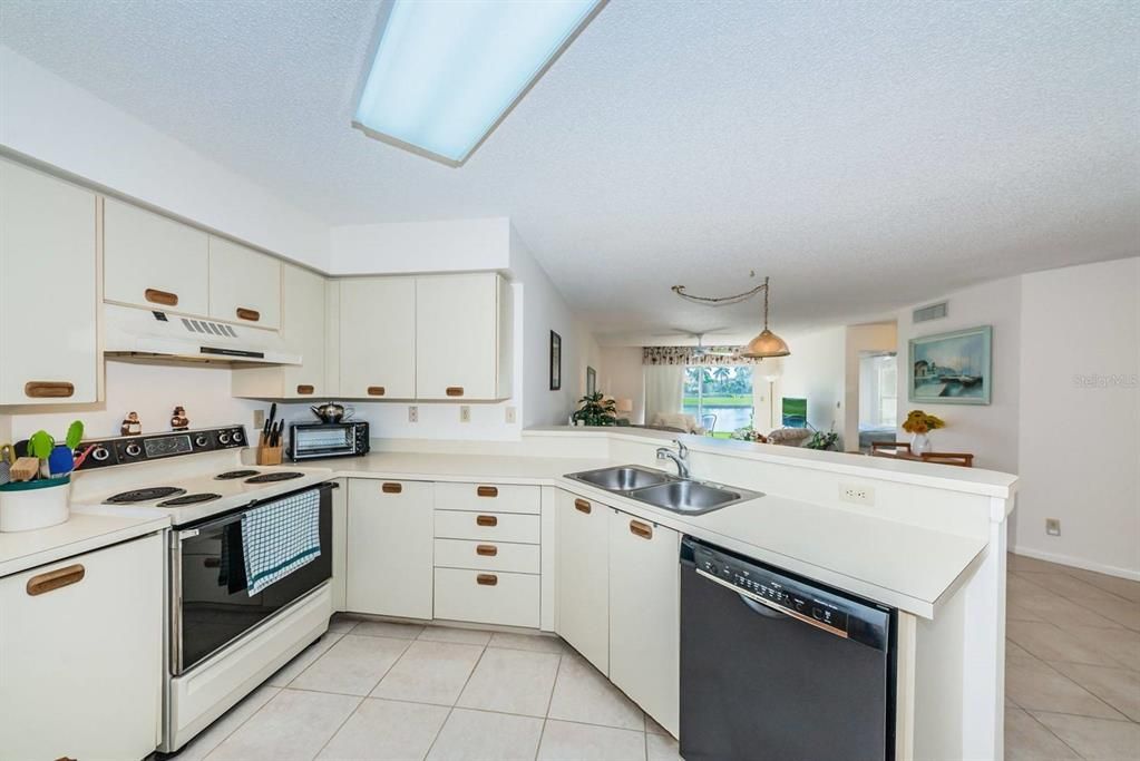 待售: $375,000 (2 贝兹, 2 浴室, 1145 平方英尺)