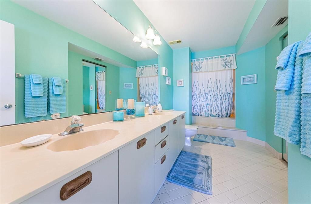 待售: $375,000 (2 贝兹, 2 浴室, 1145 平方英尺)