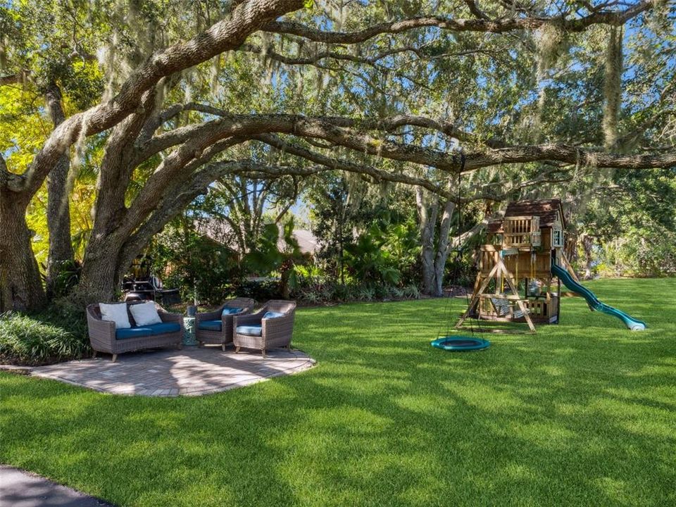 For Sale: $2,395,000 (4 beds, 3 baths, 2426 Square Feet)