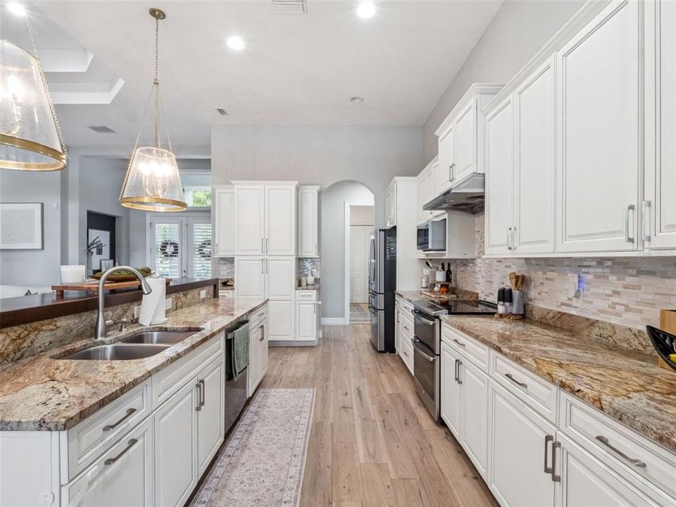 For Sale: $2,395,000 (4 beds, 3 baths, 2426 Square Feet)