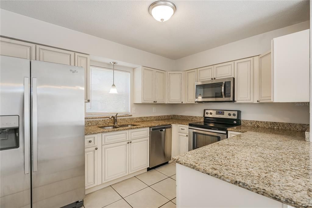 В аренду: $1,945 (4 спален, 2 ванн, 1214 Квадратных фут)