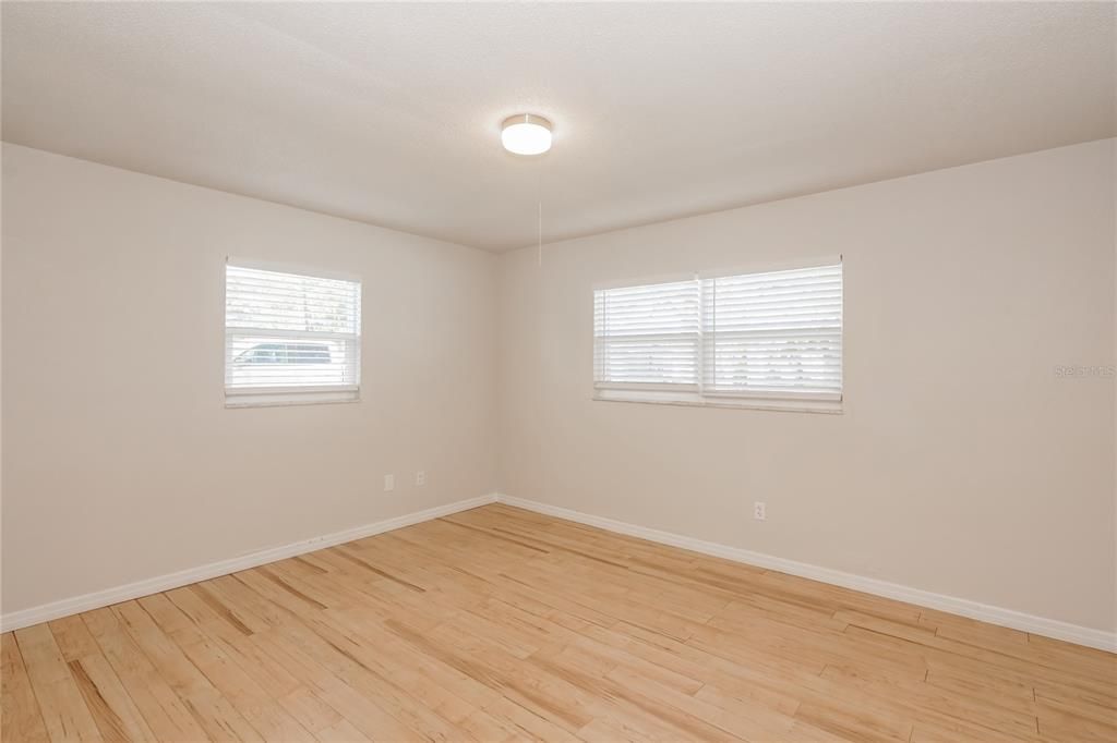 В аренду: $1,945 (4 спален, 2 ванн, 1214 Квадратных фут)