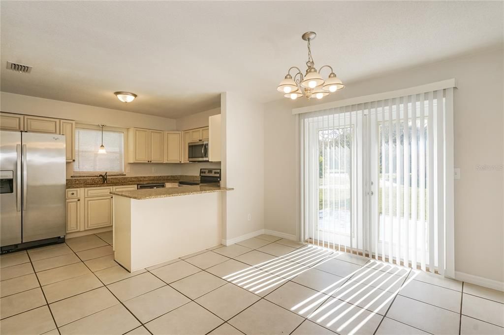 В аренду: $1,945 (4 спален, 2 ванн, 1214 Квадратных фут)