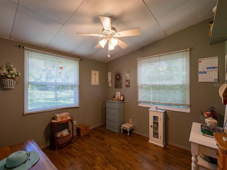 Activo con contrato: $290,000 (3 camas, 1 baños, 1276 Pies cuadrados)