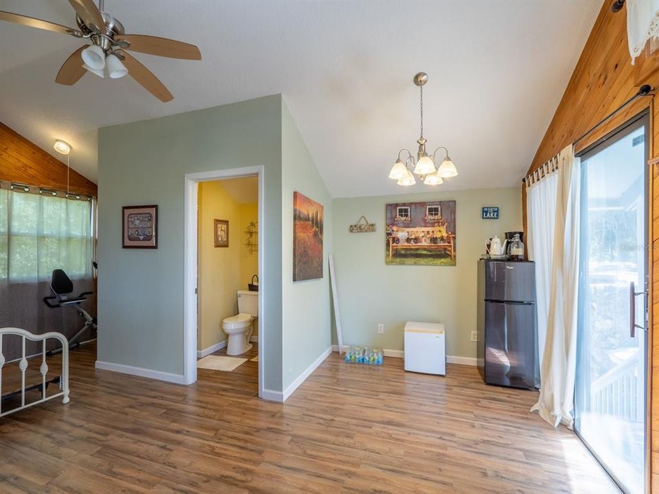 Activo con contrato: $290,000 (3 camas, 1 baños, 1276 Pies cuadrados)