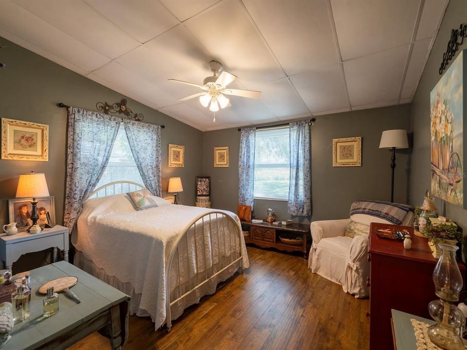 Activo con contrato: $290,000 (3 camas, 1 baños, 1276 Pies cuadrados)