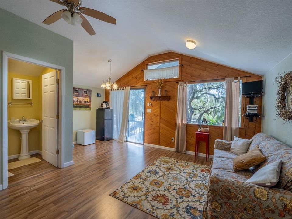 Activo con contrato: $290,000 (3 camas, 1 baños, 1276 Pies cuadrados)