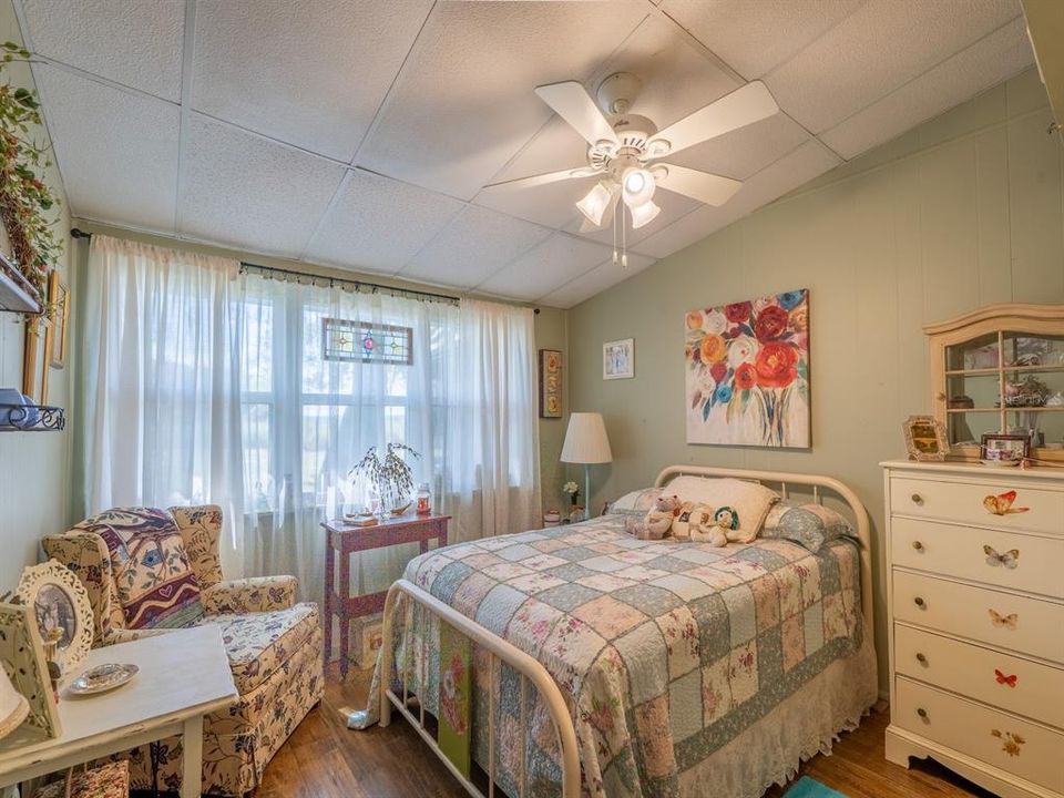 Activo con contrato: $290,000 (3 camas, 1 baños, 1276 Pies cuadrados)