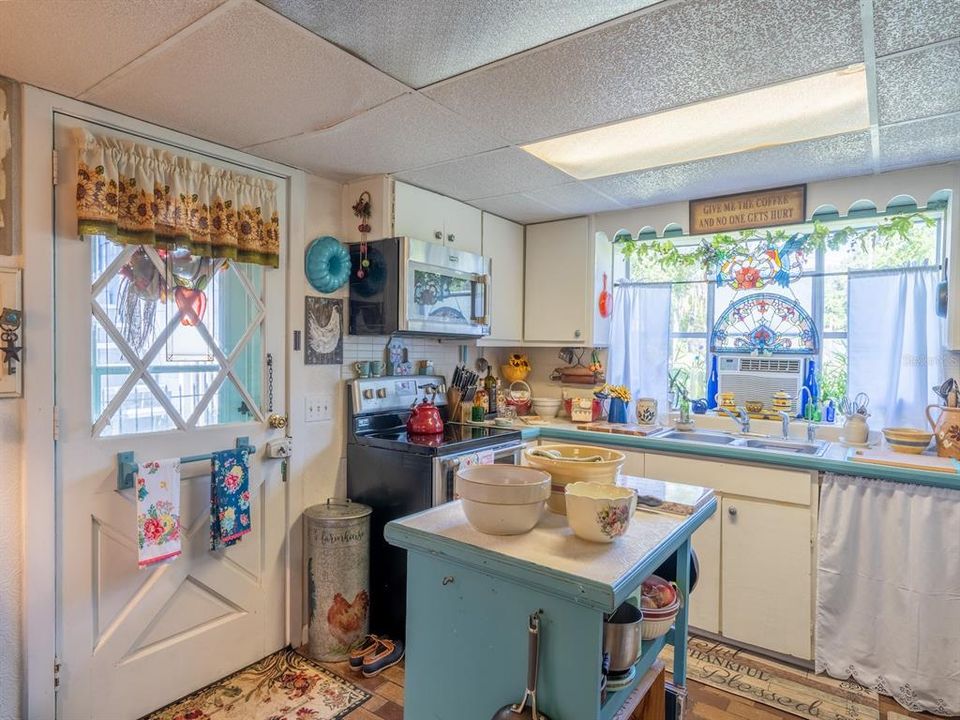 Activo con contrato: $290,000 (3 camas, 1 baños, 1276 Pies cuadrados)