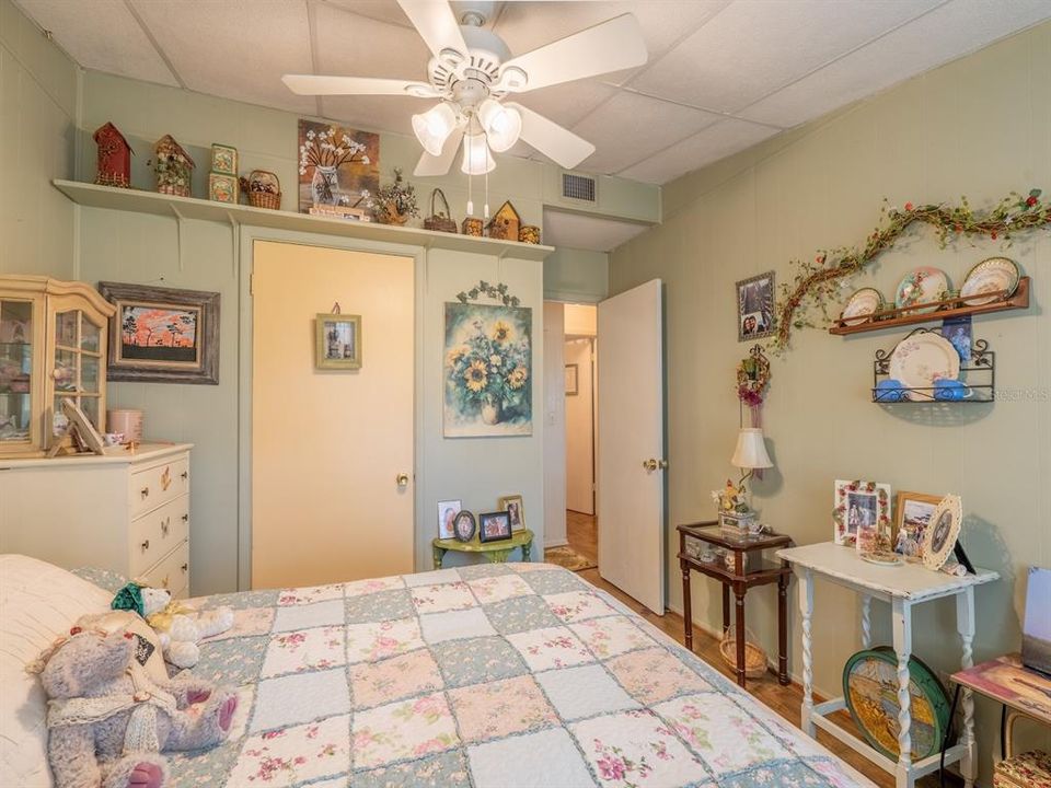 Activo con contrato: $290,000 (3 camas, 1 baños, 1276 Pies cuadrados)