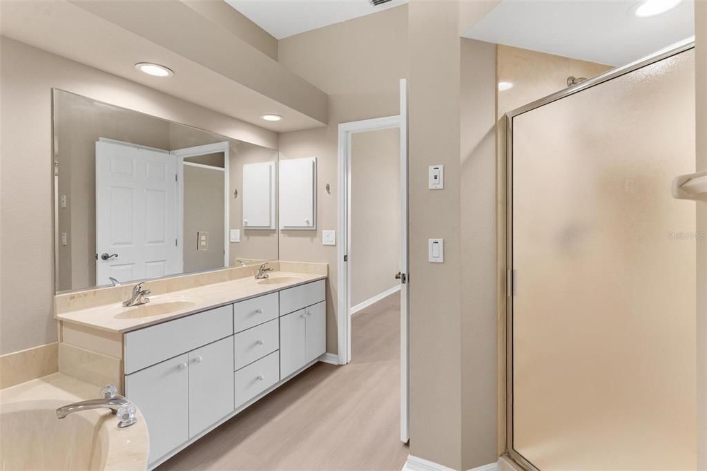 合同活跃: $255,000 (2 贝兹, 2 浴室, 1500 平方英尺)