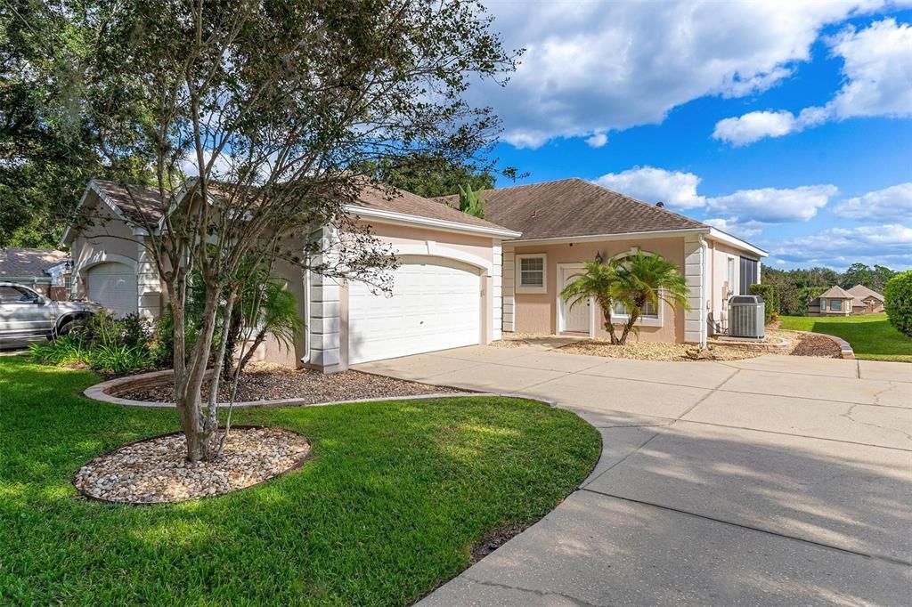 合同活跃: $255,000 (2 贝兹, 2 浴室, 1500 平方英尺)