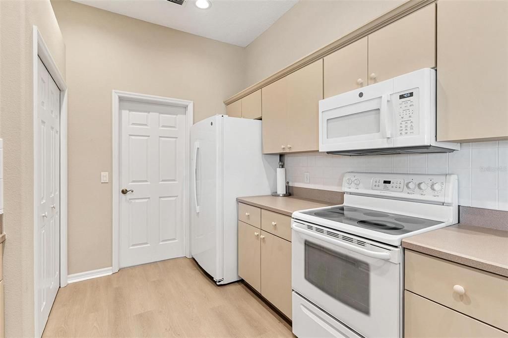 合同活跃: $255,000 (2 贝兹, 2 浴室, 1500 平方英尺)