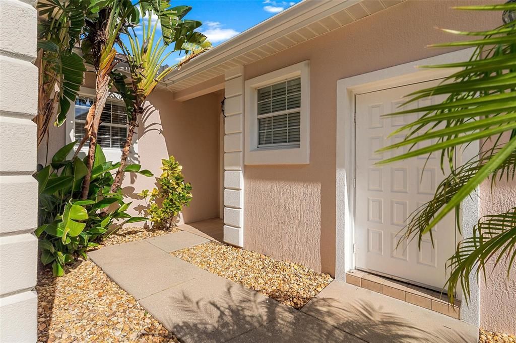 合同活跃: $255,000 (2 贝兹, 2 浴室, 1500 平方英尺)