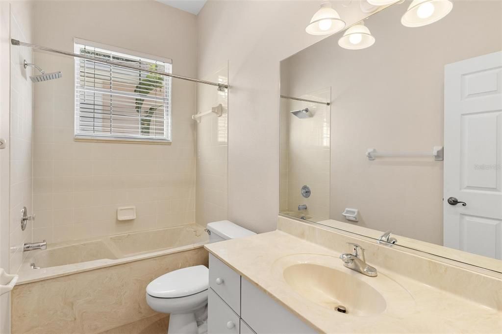 合同活跃: $255,000 (2 贝兹, 2 浴室, 1500 平方英尺)