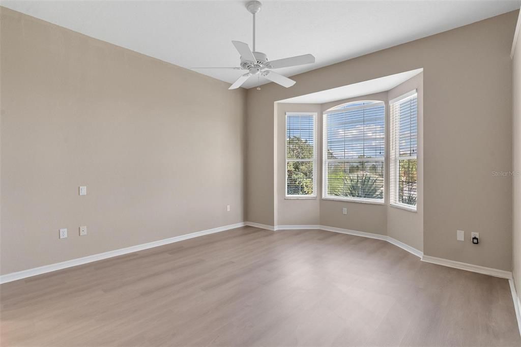 合同活跃: $255,000 (2 贝兹, 2 浴室, 1500 平方英尺)