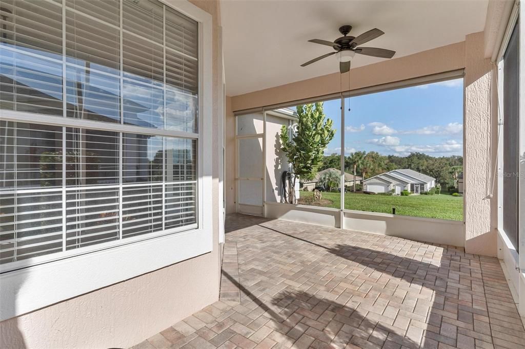 合同活跃: $255,000 (2 贝兹, 2 浴室, 1500 平方英尺)