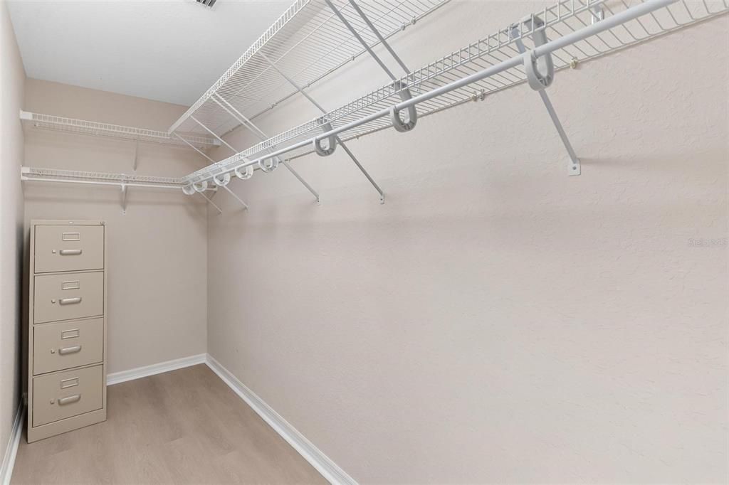 合同活跃: $255,000 (2 贝兹, 2 浴室, 1500 平方英尺)