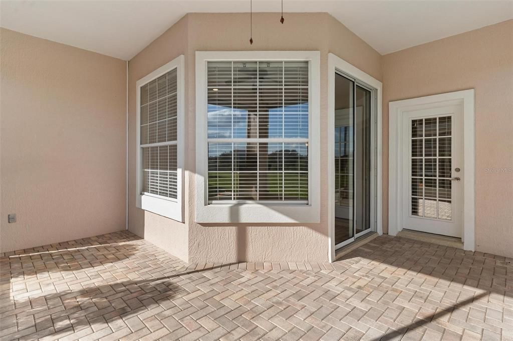 合同活跃: $255,000 (2 贝兹, 2 浴室, 1500 平方英尺)