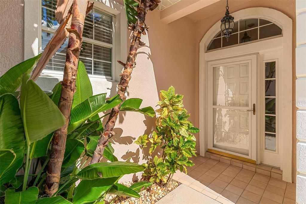 合同活跃: $255,000 (2 贝兹, 2 浴室, 1500 平方英尺)