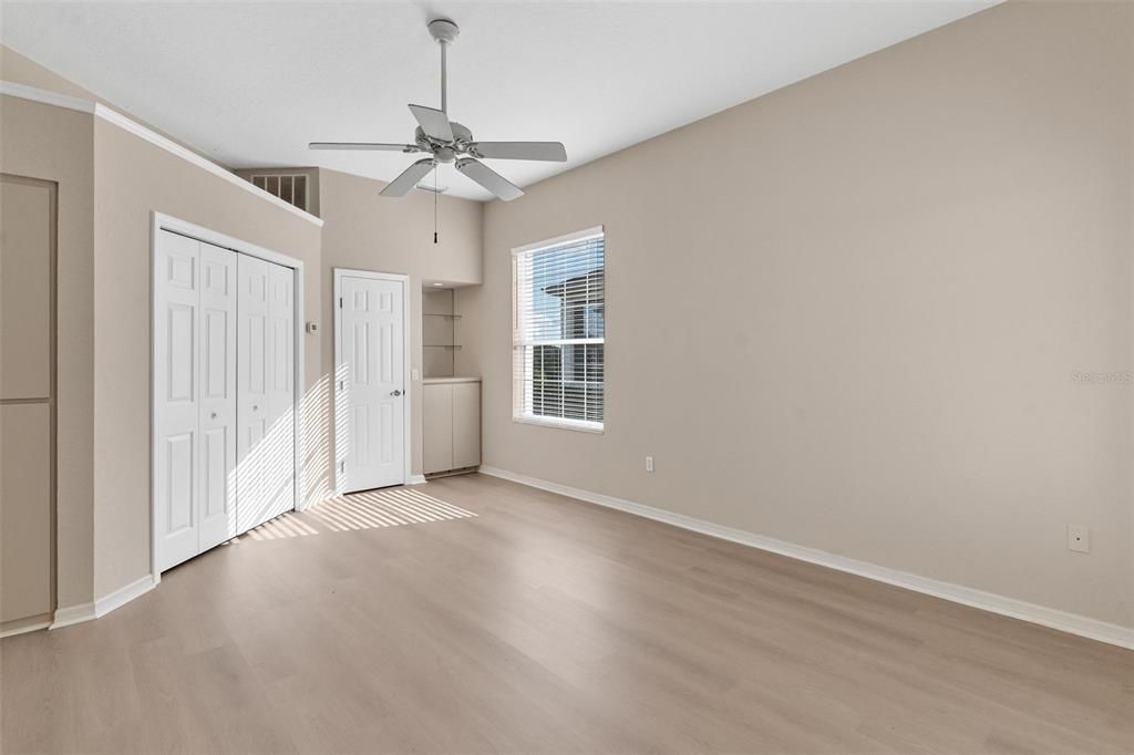 合同活跃: $255,000 (2 贝兹, 2 浴室, 1500 平方英尺)