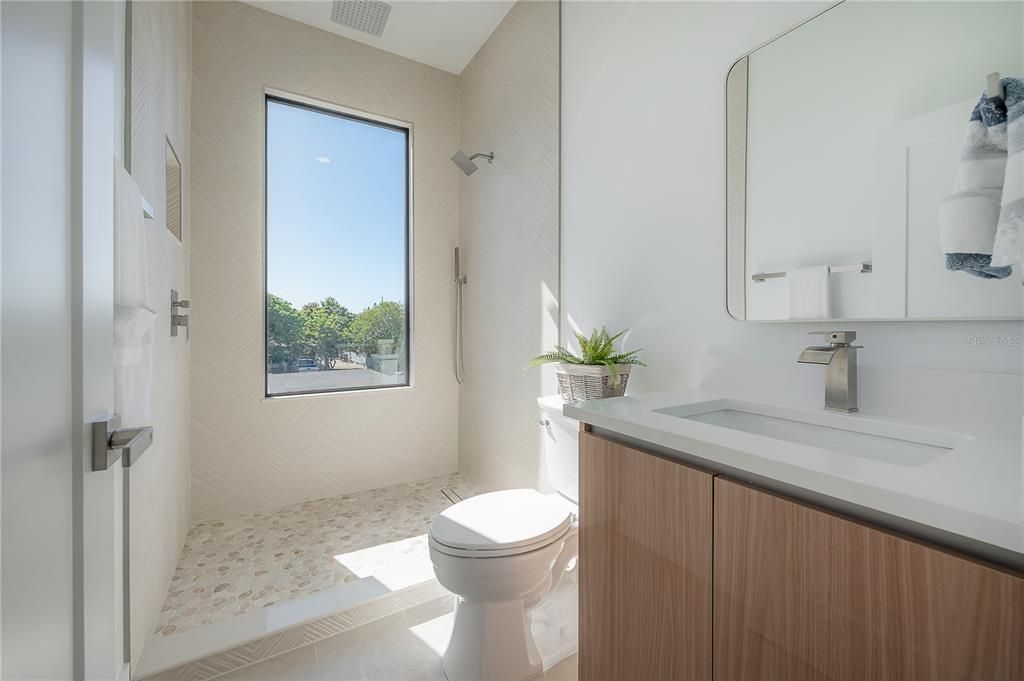 For Rent: $5,350 (4 beds, 3 baths, 2434 Square Feet)