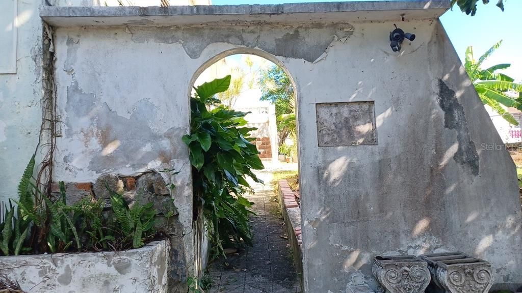 For Sale: $155,000 (2 beds, 2 baths, 3000 Square Feet)