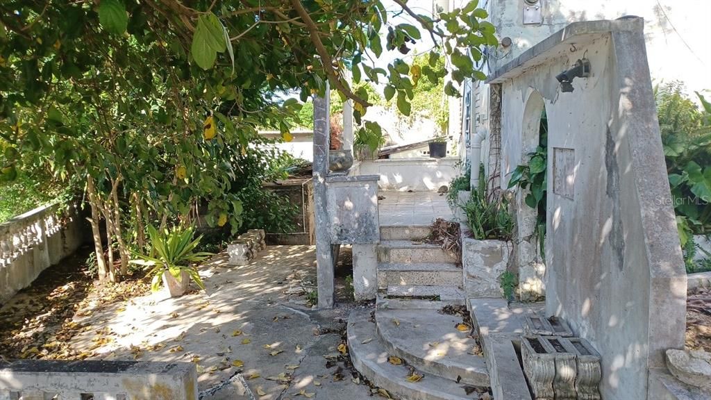 For Sale: $155,000 (2 beds, 2 baths, 3000 Square Feet)