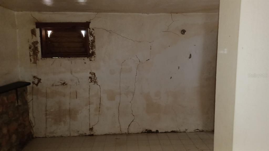 For Sale: $155,000 (2 beds, 2 baths, 3000 Square Feet)