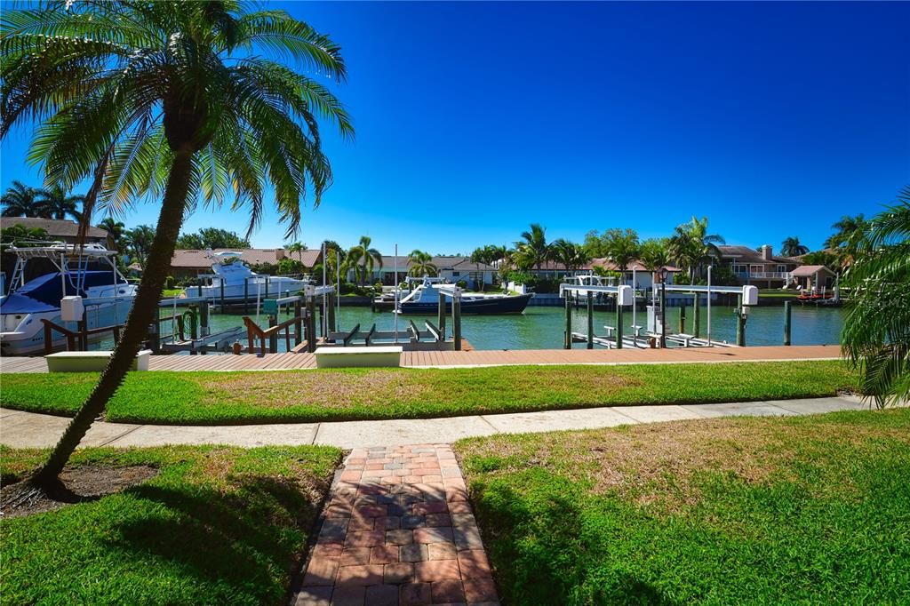 For Rent: $5,000 (2 beds, 2 baths, 1320 Square Feet)