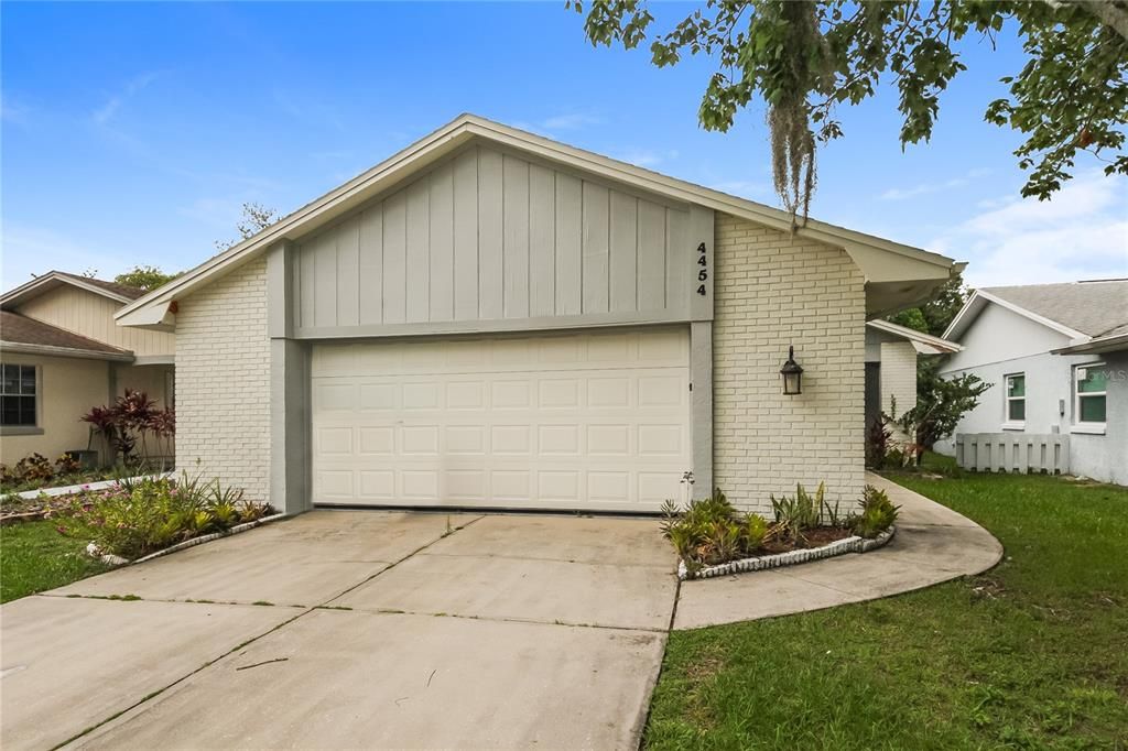 Recently Rented: $1,975 (3 beds, 2 baths, 1276 Square Feet)