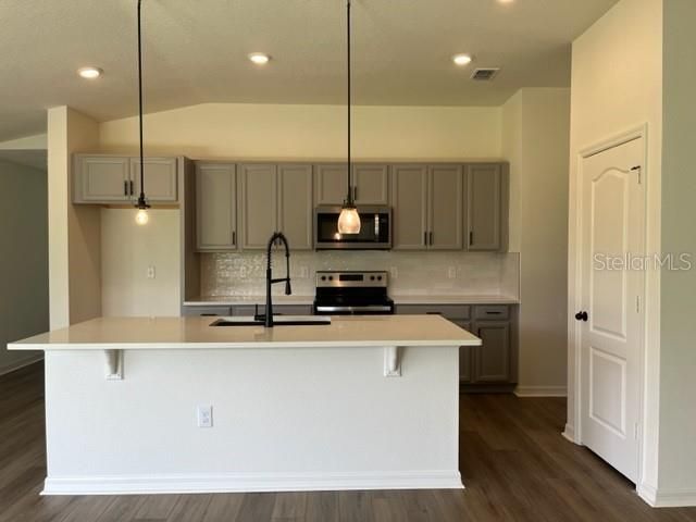 For Sale: $419,700 (3 beds, 2 baths, 1656 Square Feet)