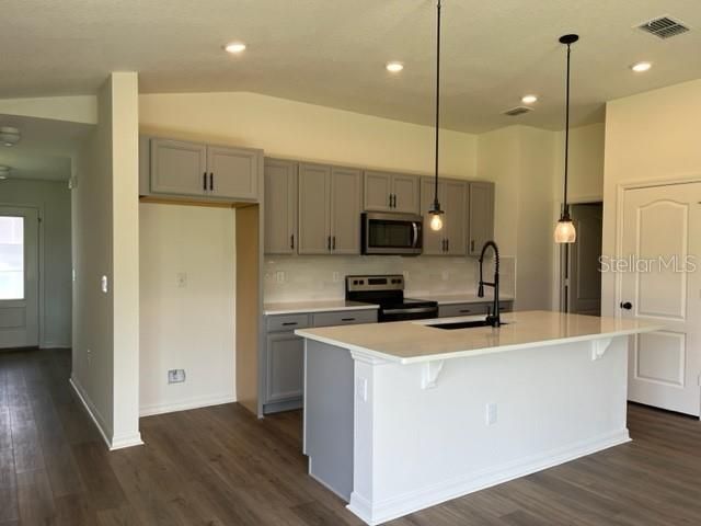 For Sale: $419,700 (3 beds, 2 baths, 1656 Square Feet)