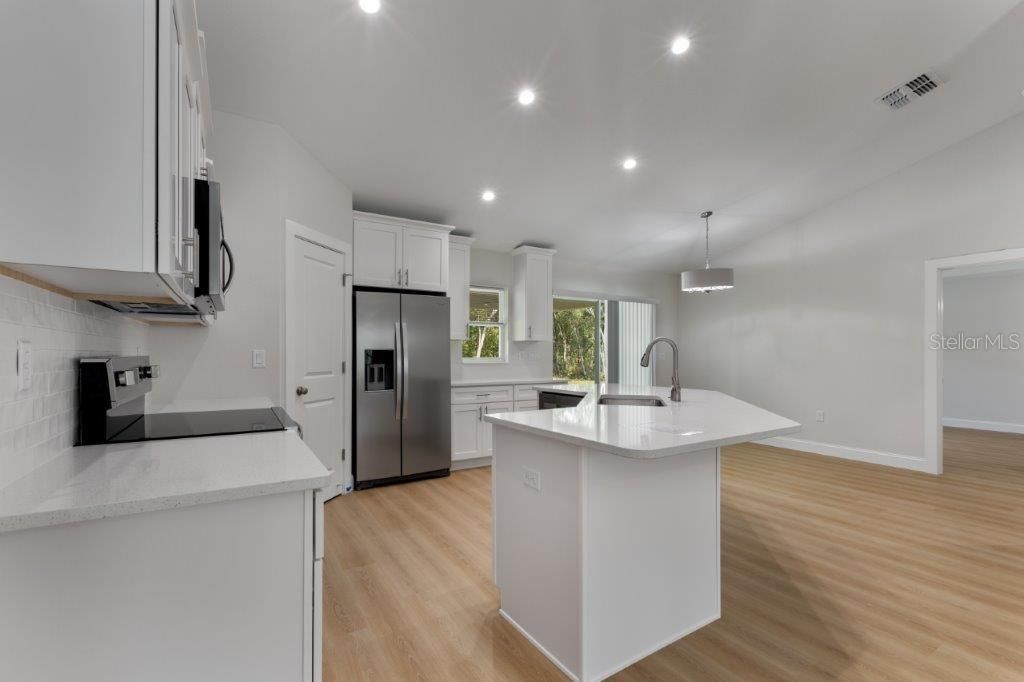 For Sale: $294,900 (3 beds, 2 baths, 1491 Square Feet)